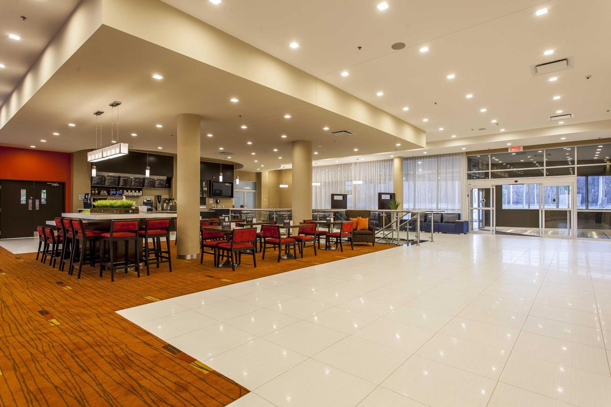 Courtyard By Marriott Montreal West Island/Baie D'Urfe Hotel Bagian luar foto