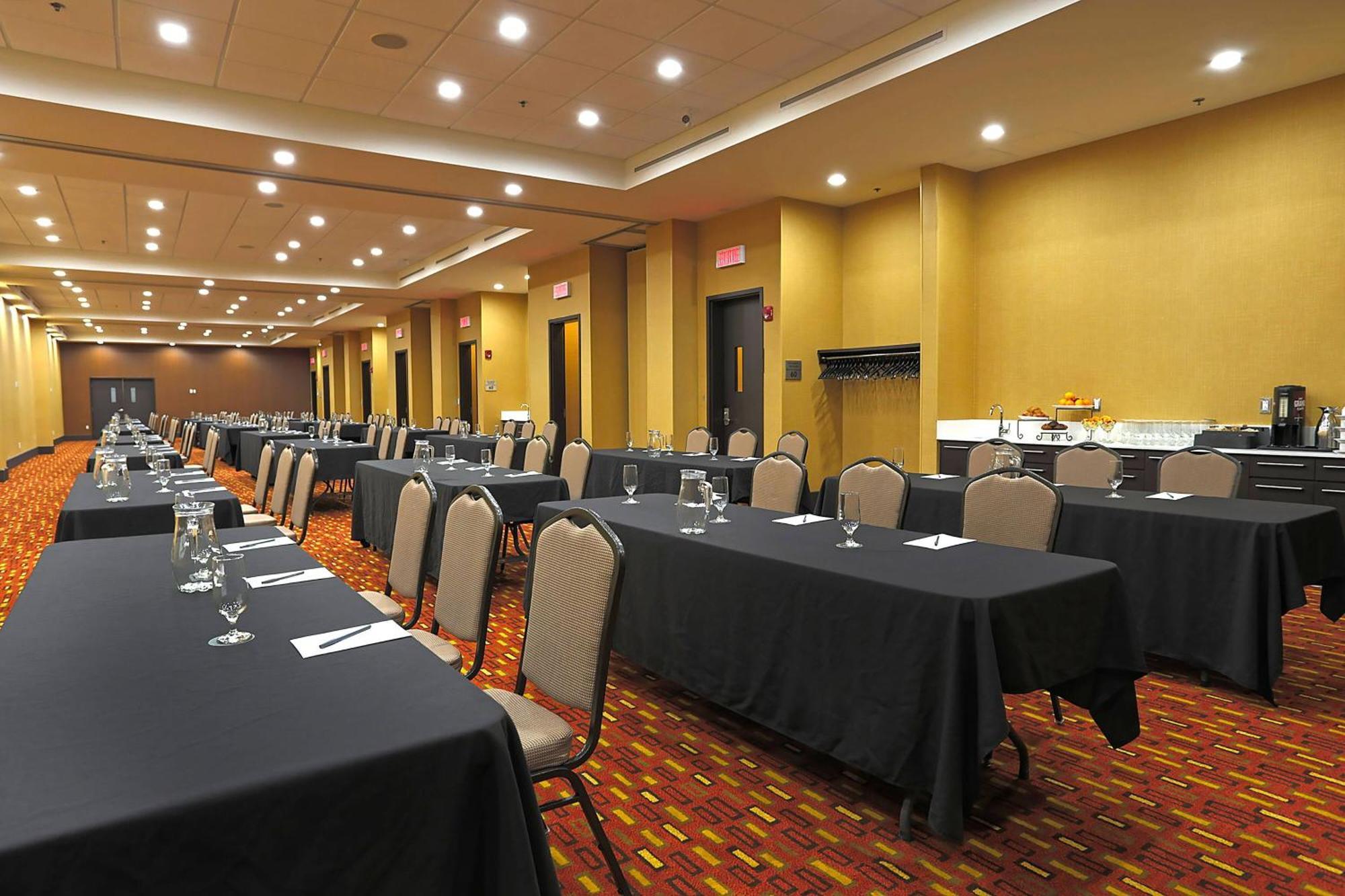 Courtyard By Marriott Montreal West Island/Baie D'Urfe Hotel Bagian luar foto