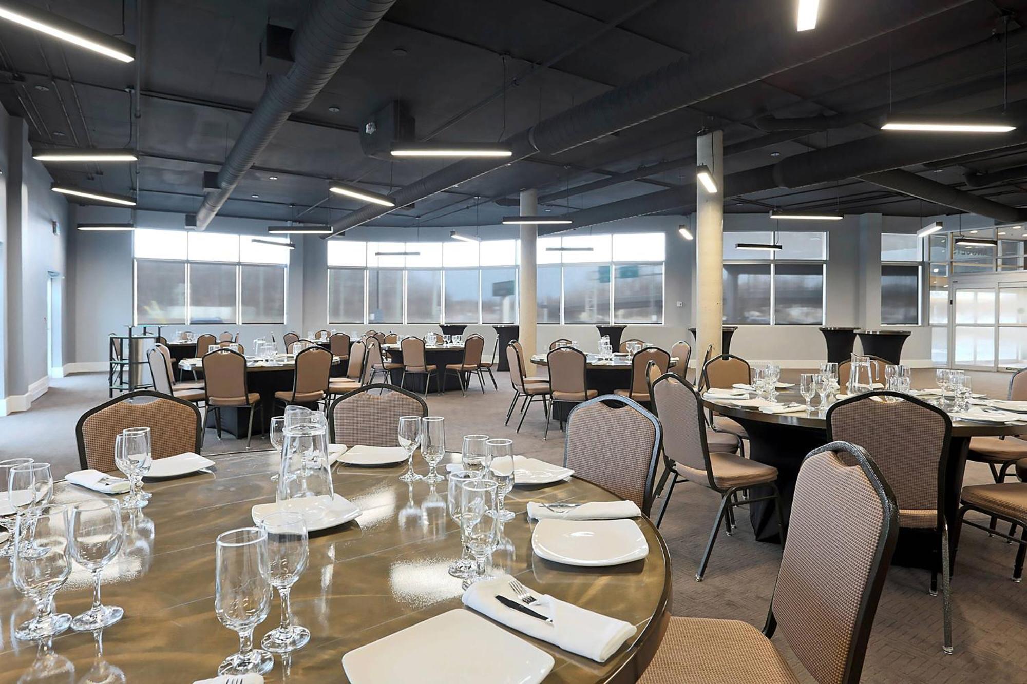 Courtyard By Marriott Montreal West Island/Baie D'Urfe Hotel Bagian luar foto