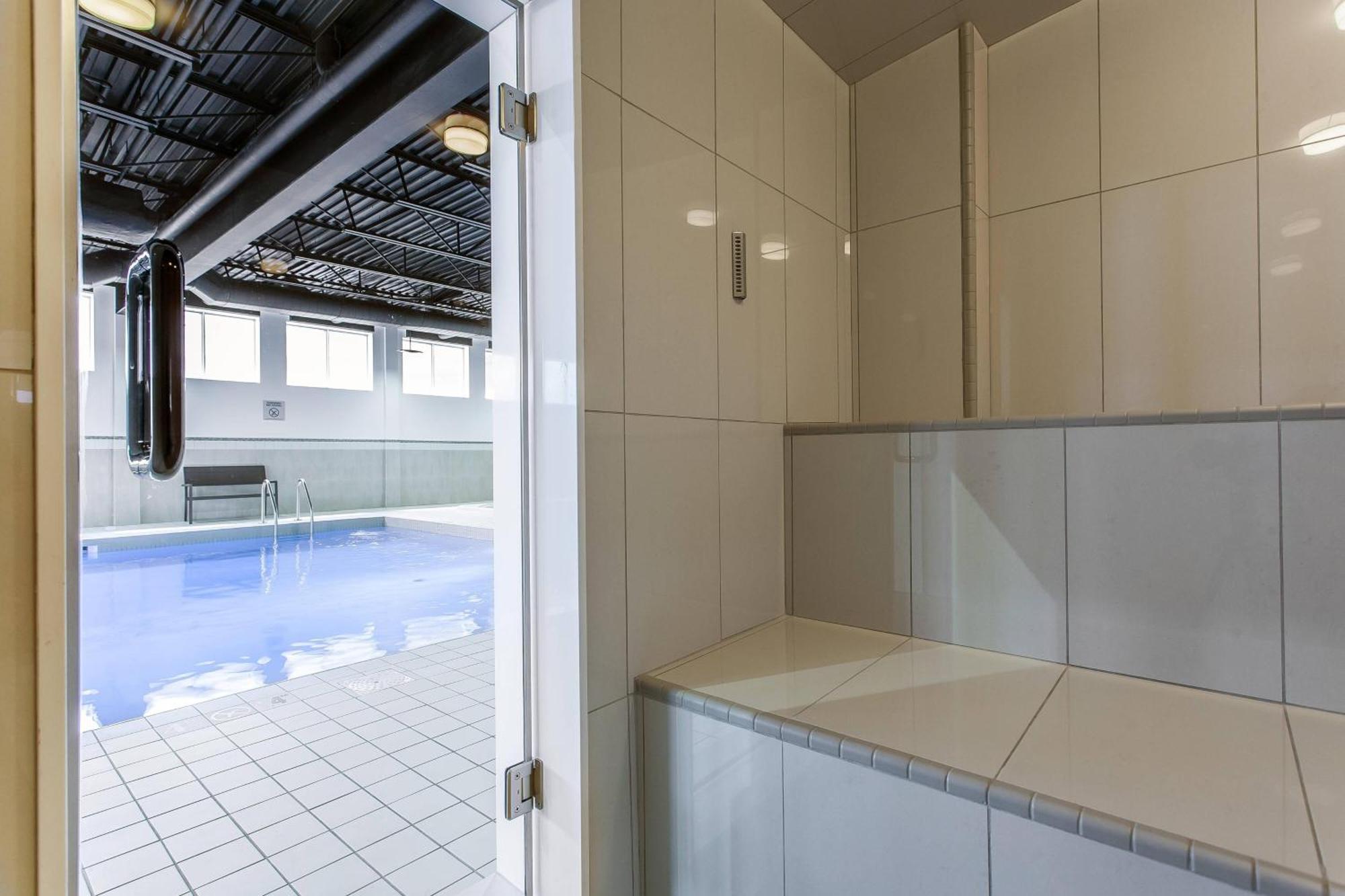 Courtyard By Marriott Montreal West Island/Baie D'Urfe Hotel Bagian luar foto