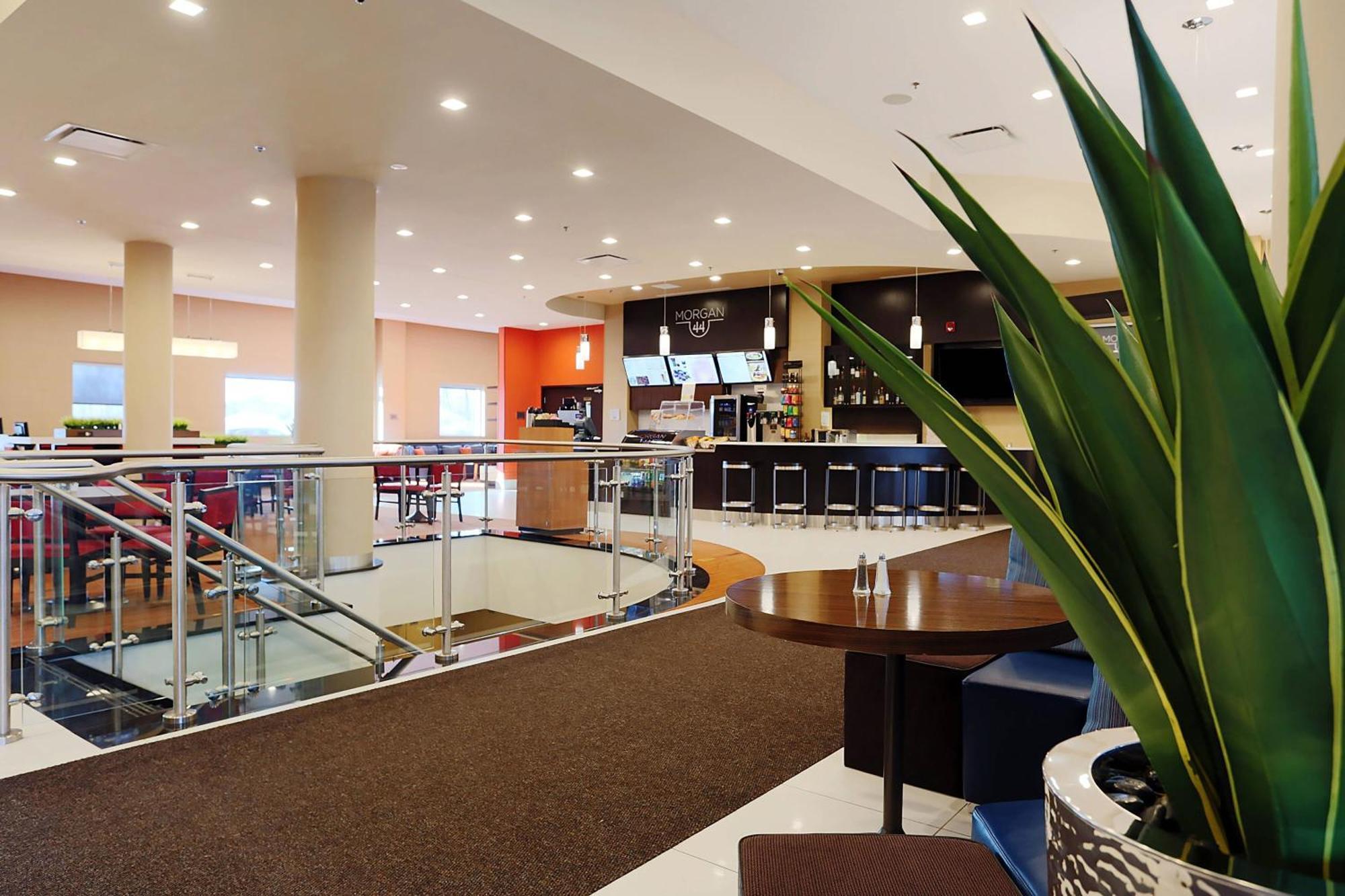 Courtyard By Marriott Montreal West Island/Baie D'Urfe Hotel Bagian luar foto