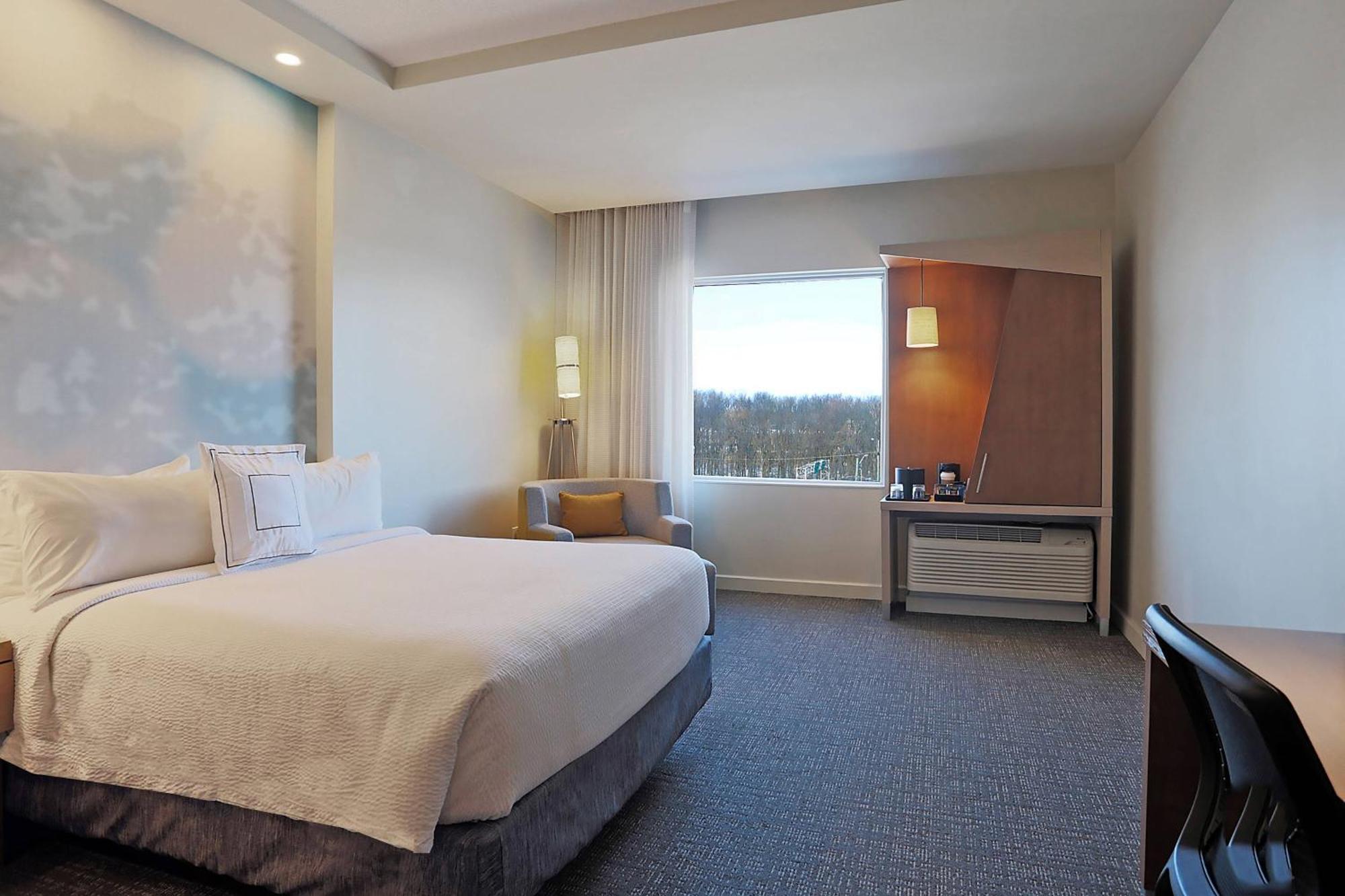 Courtyard By Marriott Montreal West Island/Baie D'Urfe Hotel Bagian luar foto
