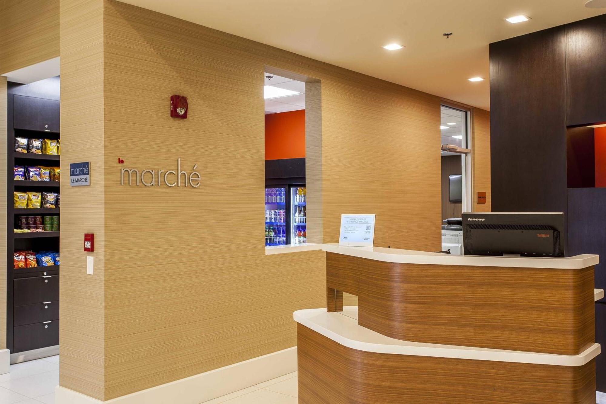 Courtyard By Marriott Montreal West Island/Baie D'Urfe Hotel Bagian luar foto