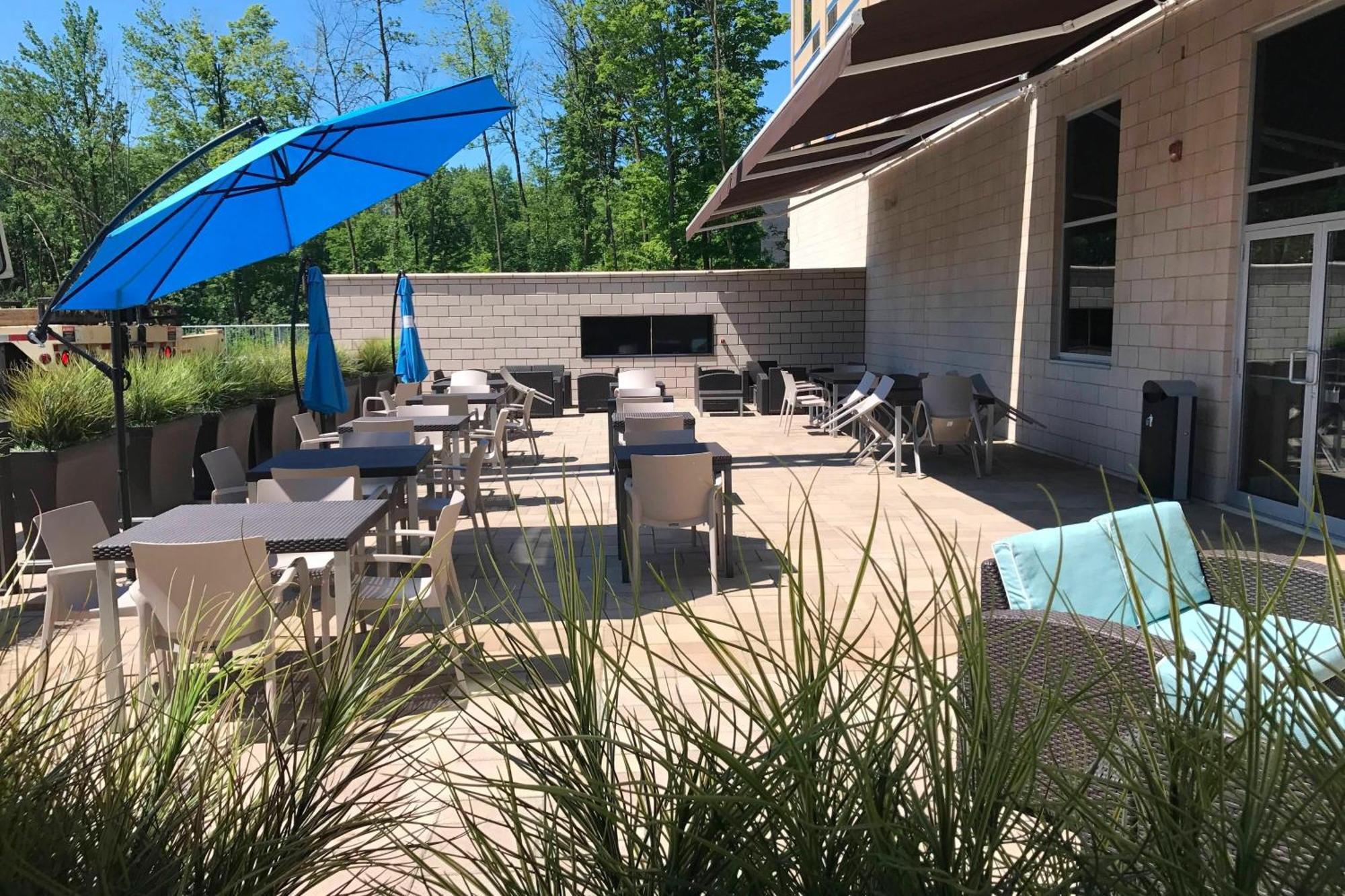 Courtyard By Marriott Montreal West Island/Baie D'Urfe Hotel Bagian luar foto