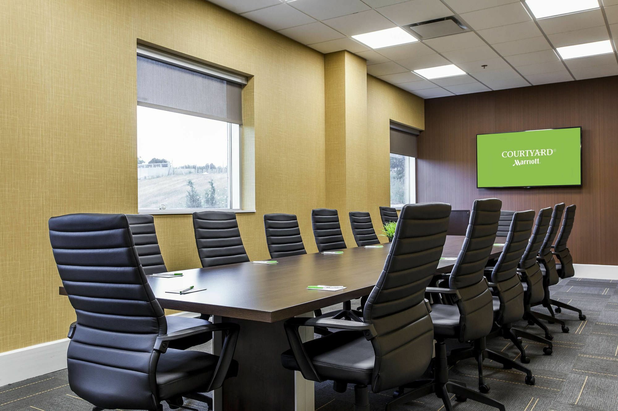 Courtyard By Marriott Montreal West Island/Baie D'Urfe Hotel Bagian luar foto