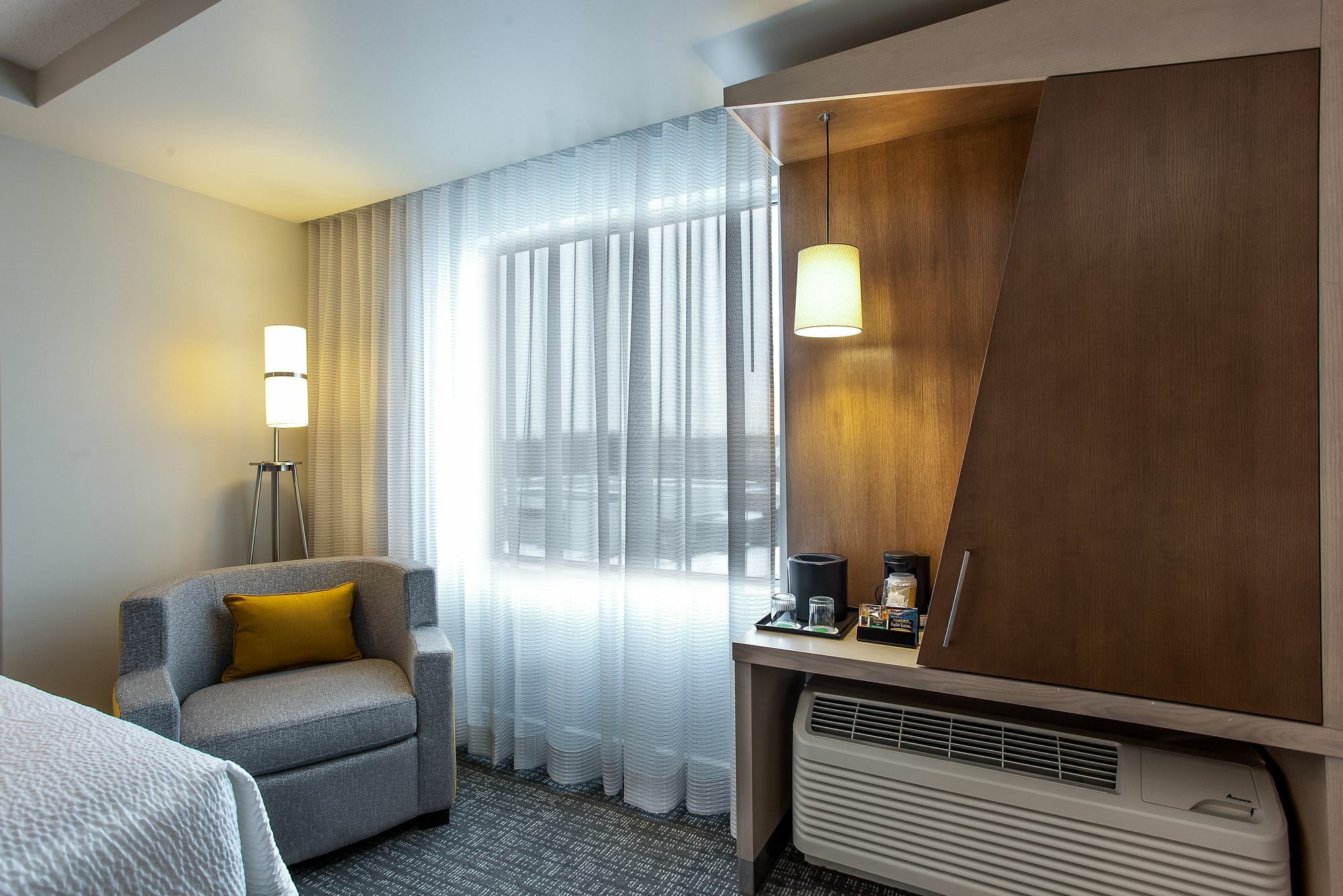 Courtyard By Marriott Montreal West Island/Baie D'Urfe Hotel Bagian luar foto